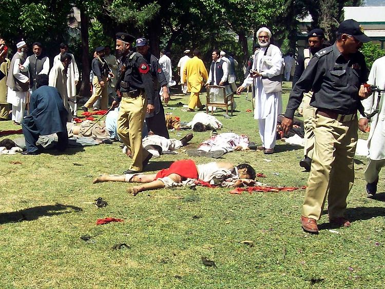 Im Bezirk Lower Dir riss ein Selbstmordattentäter mindestens 41 Menschen mit in den Tod.