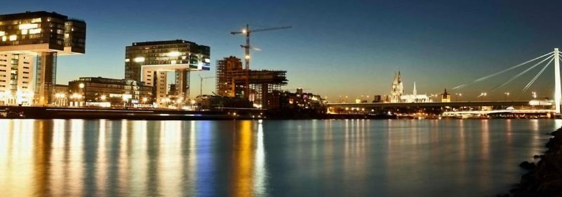 Der Rheinauhafen bei Nacht - ein Hingucker ist das neue Viertel in vieler Hinsicht.