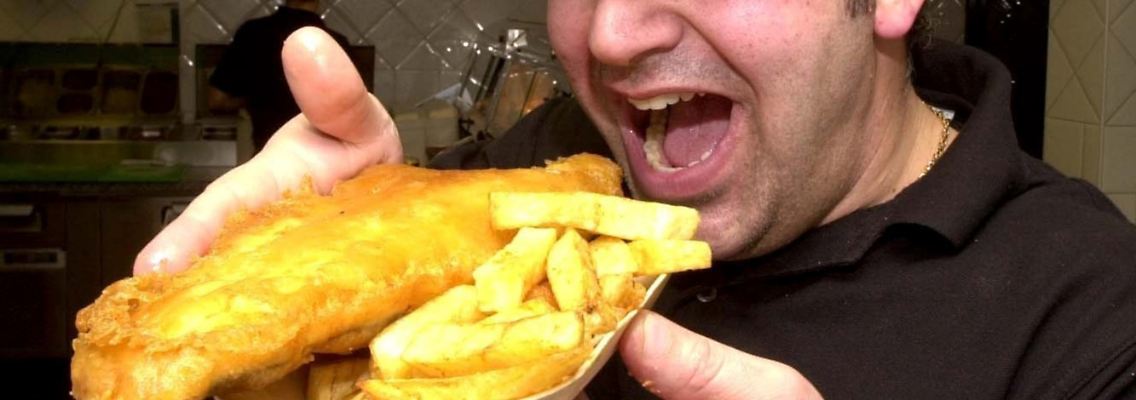 Fettig, knusprig, weich und heiß: Die Briten lieben ihre Fish and Chips.