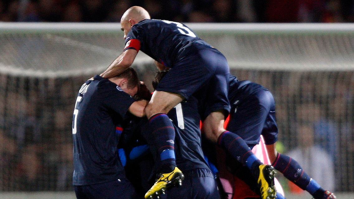 So sehen Verlierer aus: Olympique Lyon feierte das 0:1 in Bordeaux ausgelassen, weil es zum Weiterkommen reichte.