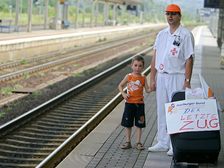 Damit Landärzte nach einem erfolglosen Versuch wieder in die Stadt zurück können, müssen die Zulassungssperren für Ballungszentren aufgehoben werden.