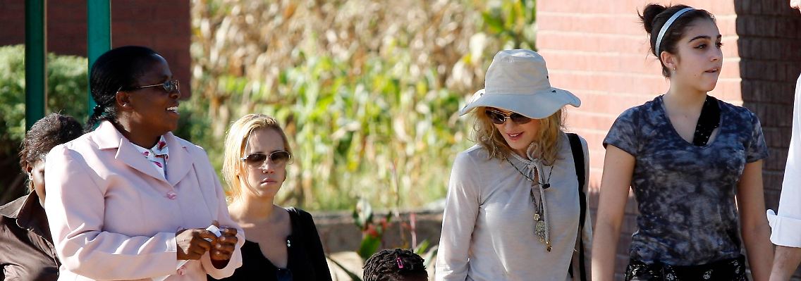 Madonna hat ein Herz für Afrika - doch nicht jeder weiß das zu schätzen.