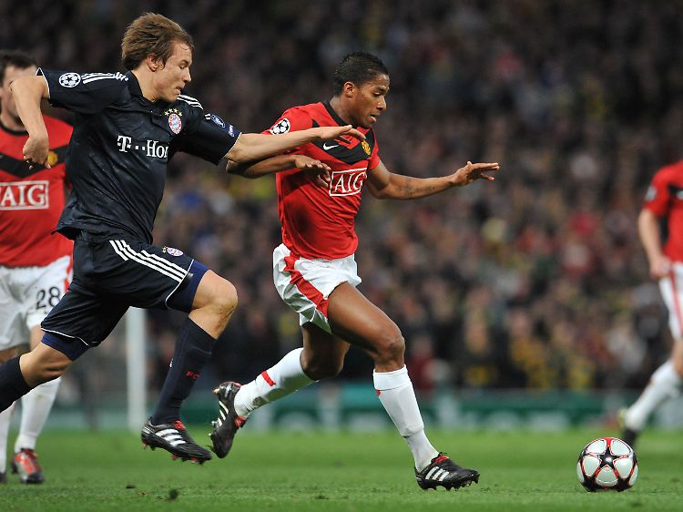 Ein Wagnis: Holger Badstuber versucht, mit Manchesters Antonio Valencia mitzuhalten.