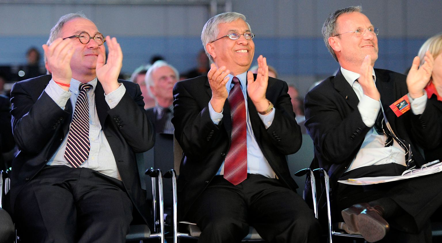 Freude und Erleichterung gab es am 8. April 2010 nach dem erfolgreichen Start des Forschungssatelliten "CryoSat-2" bei den Verantwortlichen in Darmstadt. 