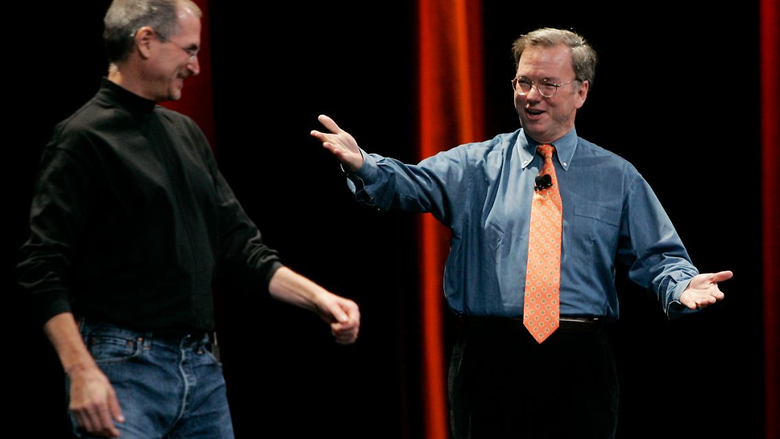 Da waren sie noch dicke: Jobs und Schmidt bei der iPhone-Präsentation.