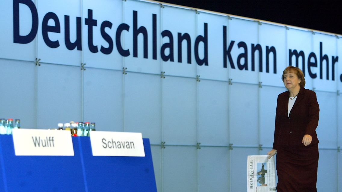 In Leipzig war Merkel noch "neoliberal", später wurde sie "sozialdemokratisch" - so jedenfalls sahen es ihre Kritiker.
