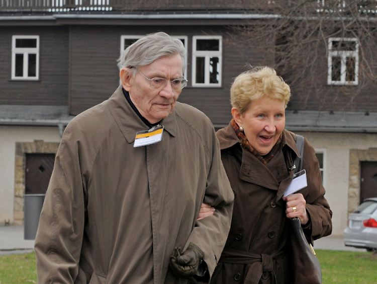 Auch Charles Thomas Payne, der Großonkel von US-Präsident Barack Obama, kam zur Gedenkfeier nach Buchenwald. Payne gehörte zu einer Einheit, die das Lager Ohrdruf, ein Außenlager von Buchenwald, befreite.