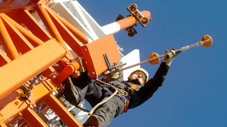Wer bekommt die begehrten 5G-Frequenzen? Vier Unternehmen dürfen mitbieten.