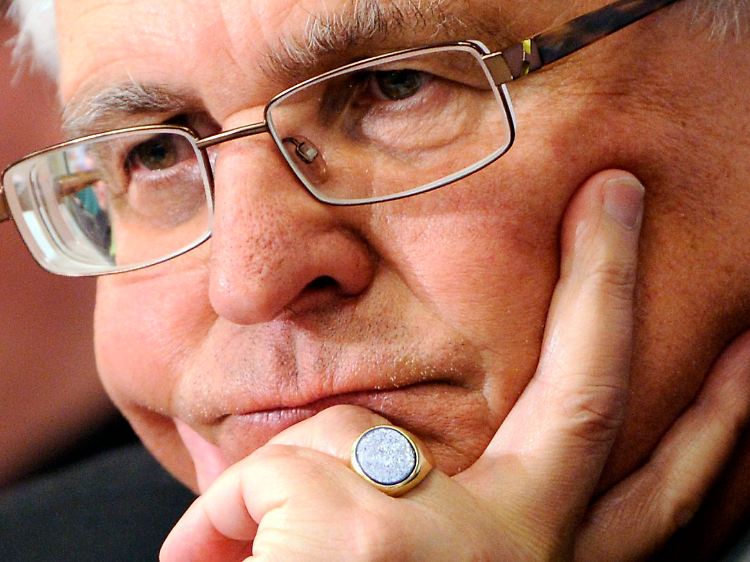 Jurist und DFB-Präsident Theo Zwanziger hat sein Amt an Kempters Glaubwürdigkeit geknüpft. Diese sieht der DFB auch nach Amerells Freispruch nicht beeinträchtigt. Amerell sieht das anders