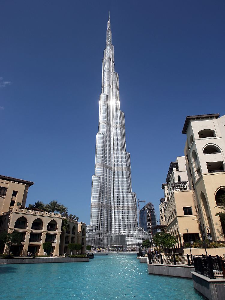 Der in Rekordzeit errichtete, 828 Meter hohe Burj Chalifa ist zurzeit das höchste Gebäude der Welt.