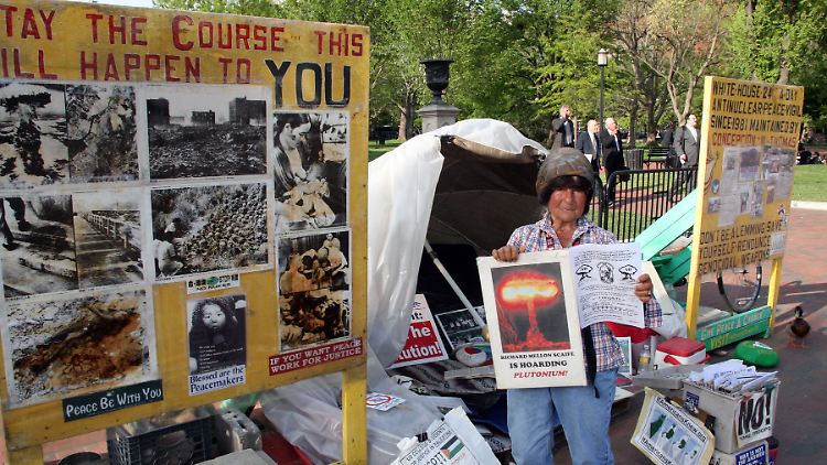 Concepcion Picciotto vor ihrem Peace Camp am Weißen Haus.
