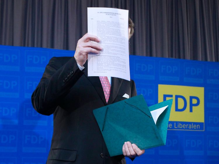 Hermann-Otto Solms übernahm den Job, die massiven Forderungen der Liberalen wieder ein Stückchen mehr verschwinden zu lassen.