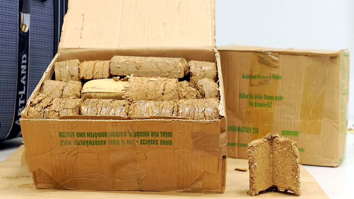 Die Drogen waren aufwendig in verschweißten Holzbriketts versteckt.