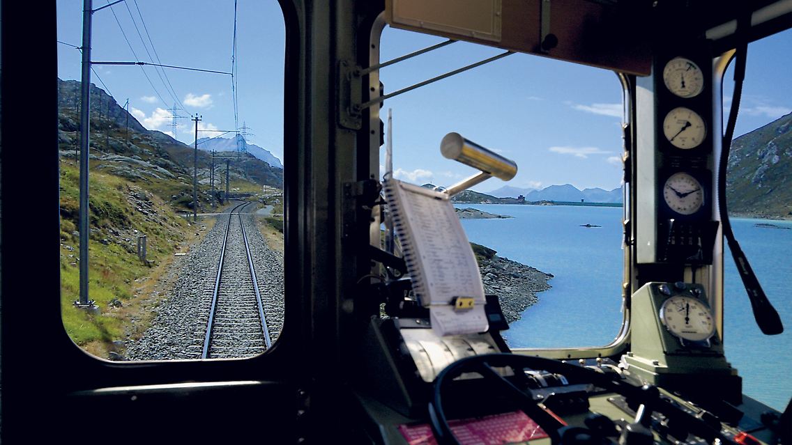 Im Führerstand der Rhätischen Bahn.