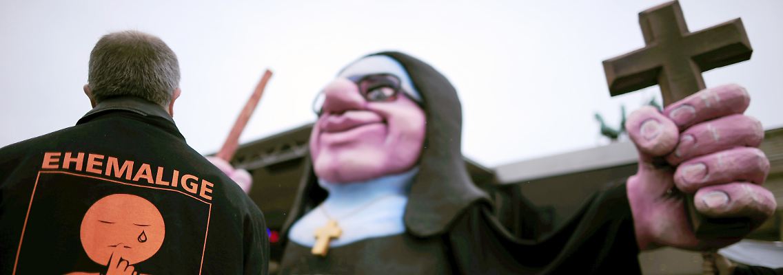 Der Verein ehemaliger Heimkinder lehnt die Hilfsmaßnahmen ab. Das sei keine Entschädigung für erfahrenes Leid.