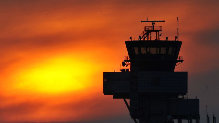 Vulkanasche in der Atmosphärenschicht: Die Flieger bleiben am Boden.