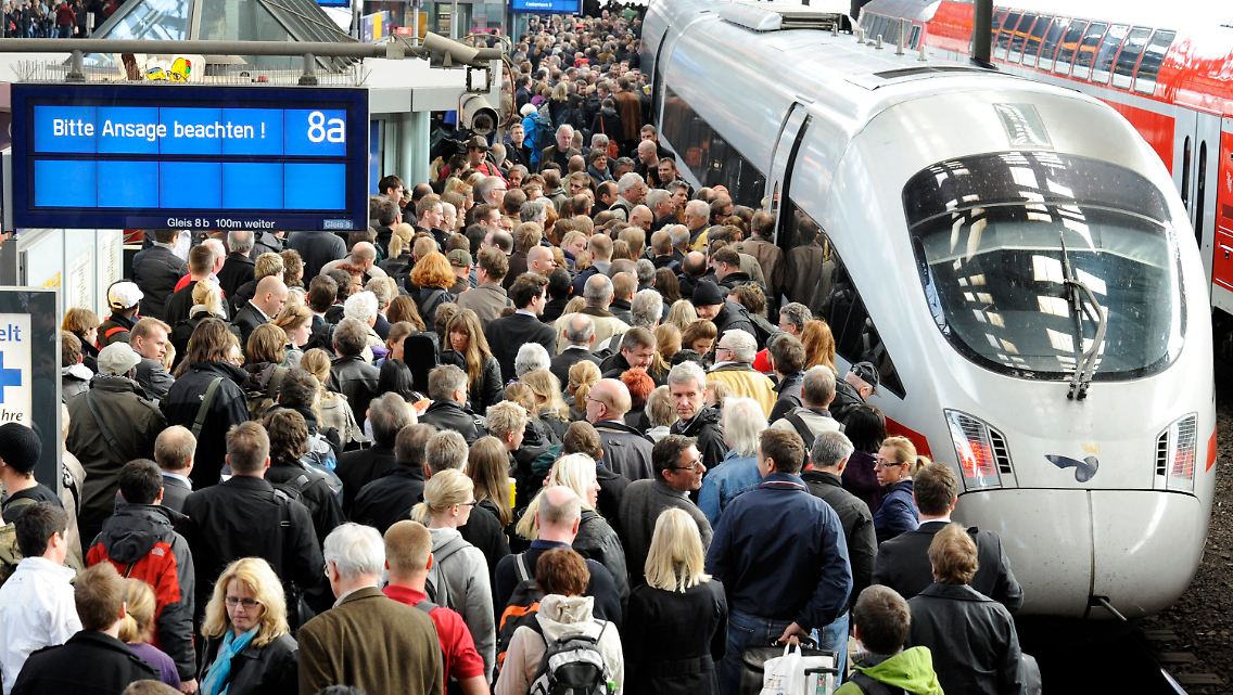 Hamburg Hauptbahnhof - und alle wollen rein!