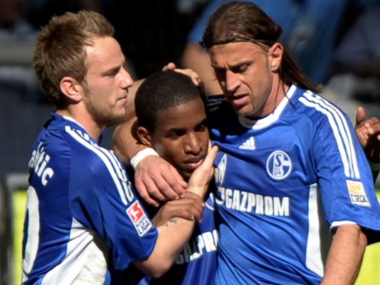 Schalker Freude: Jefferson Farfan, in der Mitte, jubelt mit Ivan Rakitic, links, und Marcelo Bordon.