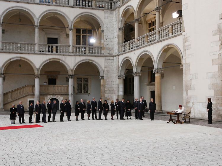 40 der hocherangigen Gäste mussten ihre Teilnahme an den Feierlichkeiten kurzfristig absagen.