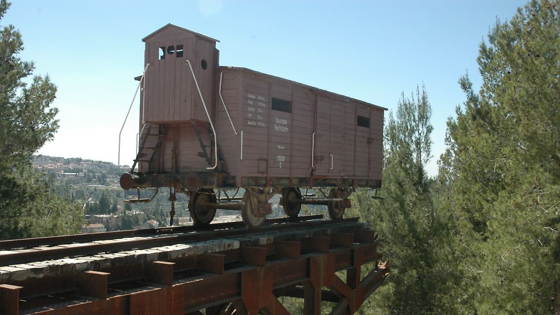 Der renovierte Waggon aus der Nazizeit ...