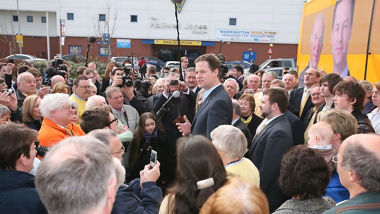 Nick Clegg bei einem Auftritt in Warrington, in Nordengland.