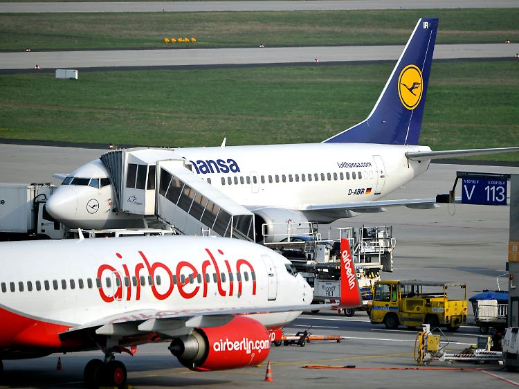 Maschinen von Lufthansa und Air Berlin auf dem Flughafen Frankfurt am Main.