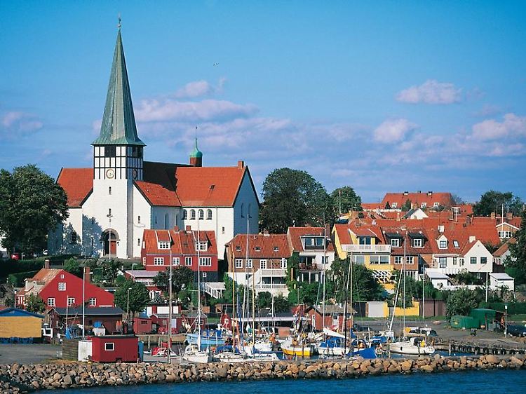 Hafen, Schiffe, Kirche: Rønne liegt idyllisch am Wasser und hat immerhin 14.000 Einwohner.