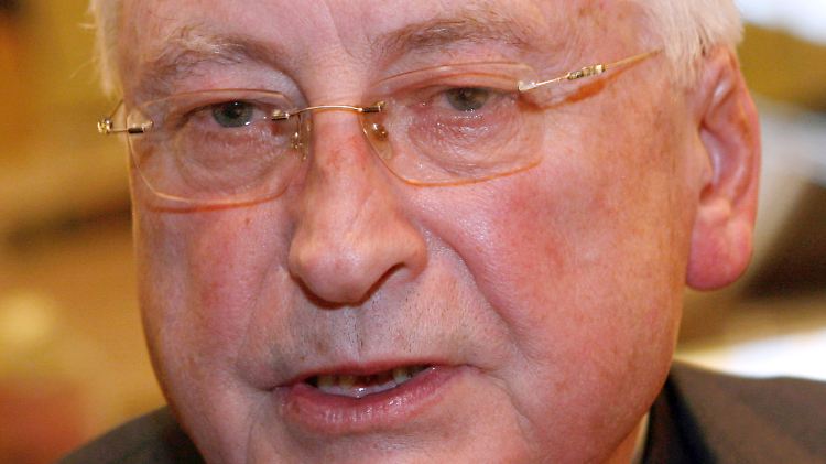 Walter Mixa zeigt zunehmend Einsehen.