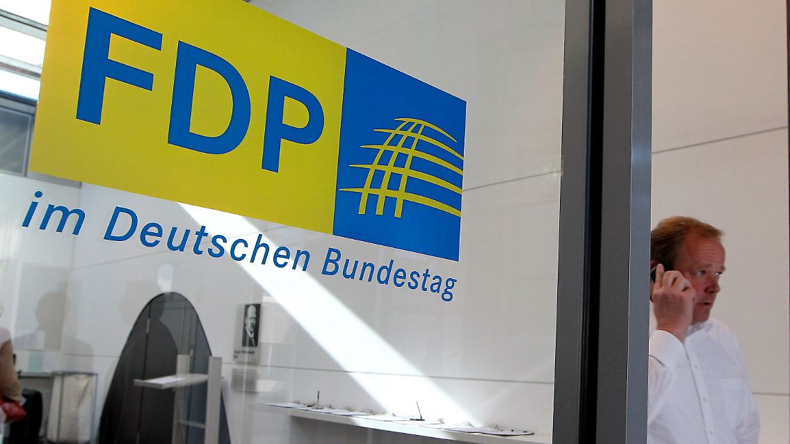 Kommt da was? Die FDP hat immer wieder "ein einfacheres und gerechteres Steuersystem" gefordert.