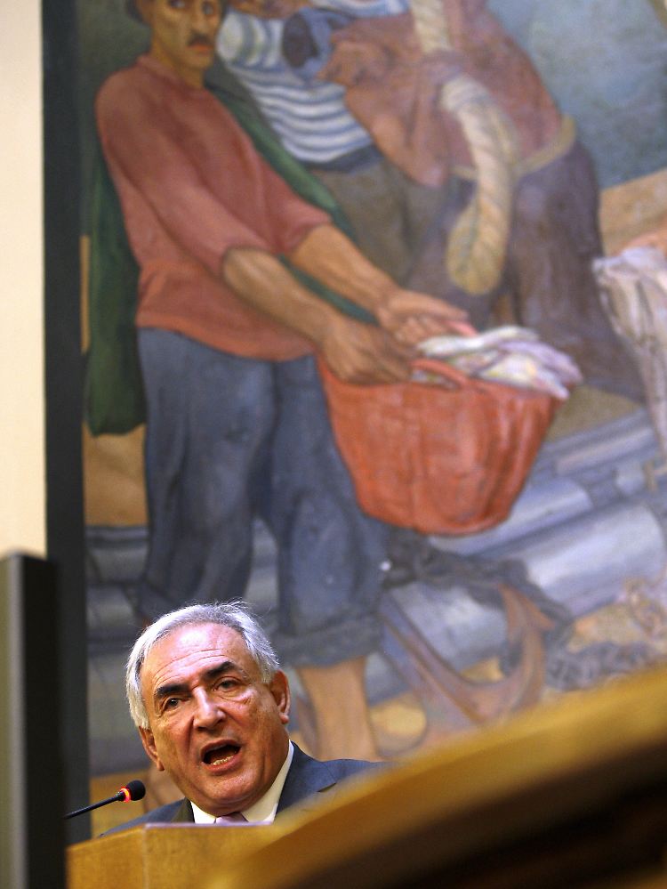 Strauss-Kahn hilft bei der "Milchmädchen-Rechnung" auf die Sprünge: Wer Geld verteilen will, muss vorher Geld einsammeln.