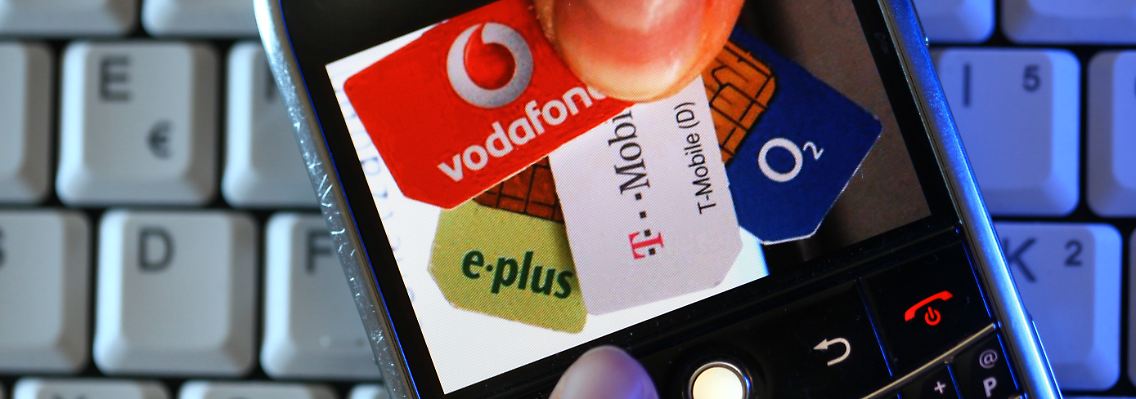 Die Auktion gilt als Startschuss für den Aufbruch in ein neues Internetzeitalter: SIM-Karten der vier in Mainz zugelassen Bieter T-Mobile, Vodafone, E-Plus und Telefónica O2.
