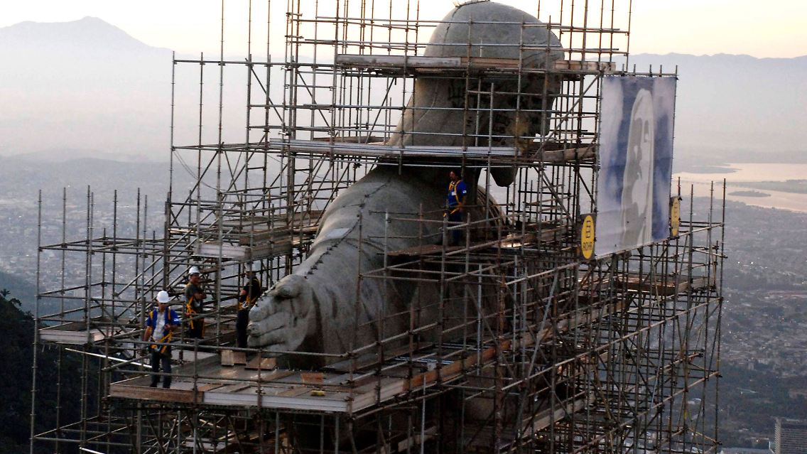 Die Christus-Statue wird zurzeit renoviert.