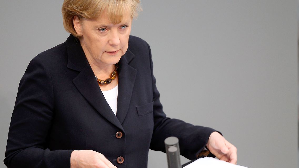 "Was mit unseren Soldaten geschehen ist, hat im Mittelpunkt unseres öffentlichen Andenkens zu stehen": Merkel im Bundestag.