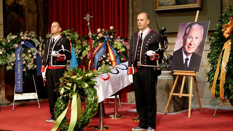 Samaranchs Leichnam wurde vor der Trauerfeier im Palast der katalanischen Regional-Regierung aufgebahrt.