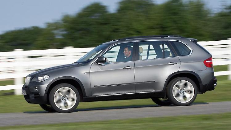 Kein Parade-Beispiel für Sparsamkeit: Der BMW X5 gehört zur Gattung der schweren und starken SUV.