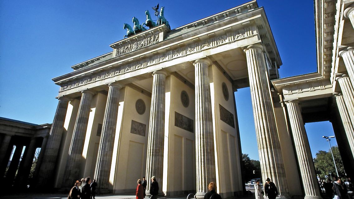 Bei Touristen aus aller Welt beliebt: die deutsche Hauptstadt. (Brandenburger Tor)