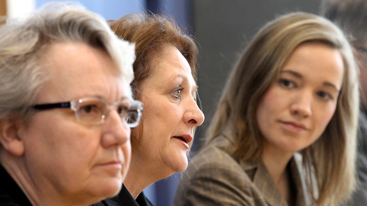 Annette Schavan, Sabine Leutheusser-Schnarrenberger und Kristina Schröder (v.l.) leiten den Runden Tisch gegen Missbrauch.