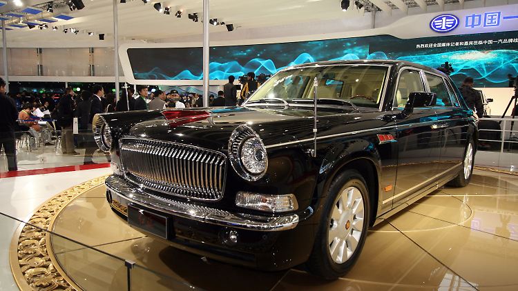 Glitzer-Schlitten aus dem Reich der Mitte: Die Luxus-Limousine Hongqi wird auf der Auto China präsentiert.