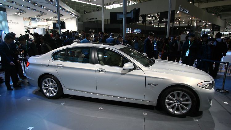 Ein bisschen länger: BMW zeigt in Peking eine Version des 5er mit 14 Zentimeter größerem Radstand.
