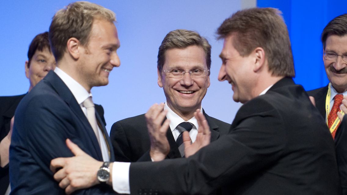 Alles Friede, Freude, Eierkuchen bei den Liberalen - zumindest bis zum 9. Mai. Die Hauptprotagonisten des Parteitags Lindner, Westerwelle und Pinkwart (von links).