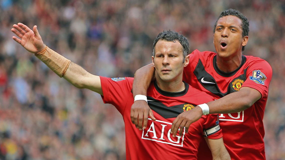 Für ManU trafen Routinier Ryan Giggs per Doppelschlag vom Elfmeterpunkt und der Portugiese Nani.