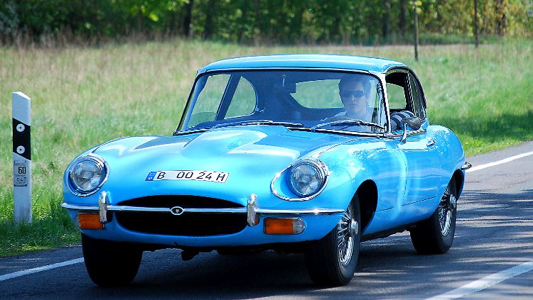 Ab dem Modellwechsel 1968 fehlten den Frontscheinwerfern die klassischen Abdeckungen und die Kühleröffnung wurde größer.