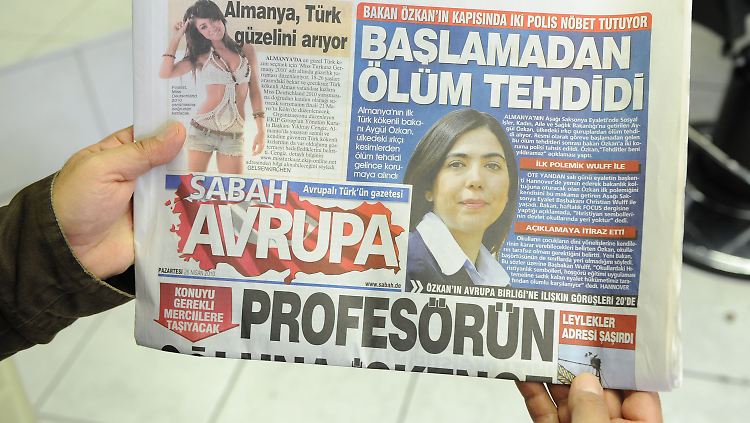 Die Türken sind stolz: Die Zeitung "SABAH" mit Özkan auf der Titelseite.