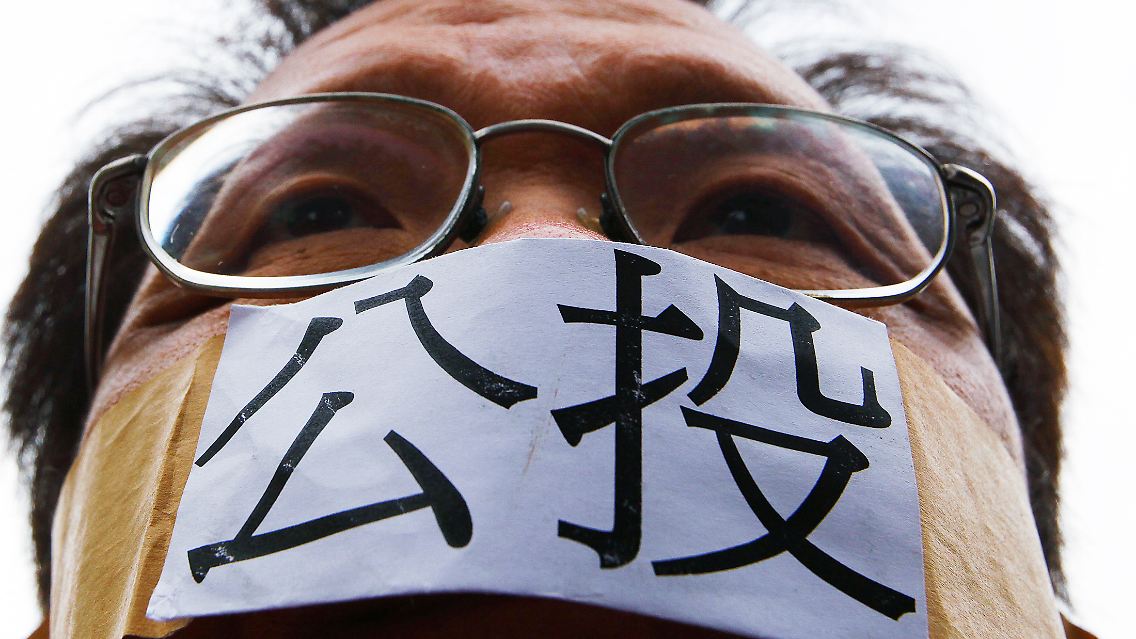 Ein Taiwanese protestiert gegen das geplante Handelsabkommen zwischen seinem Land und China.