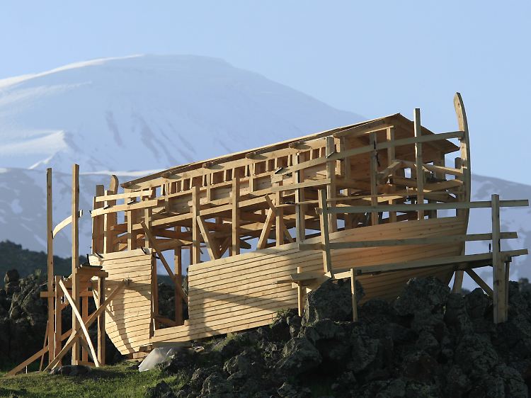 Diese Arche Noah baute Greenpeace auf dem Ararat als Mahnung vor dem G8-Gipfel.