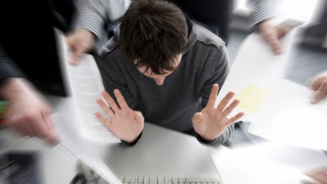 Stress im Berufsleben macht Arbeitnehmern zunehmend zu schaffen.