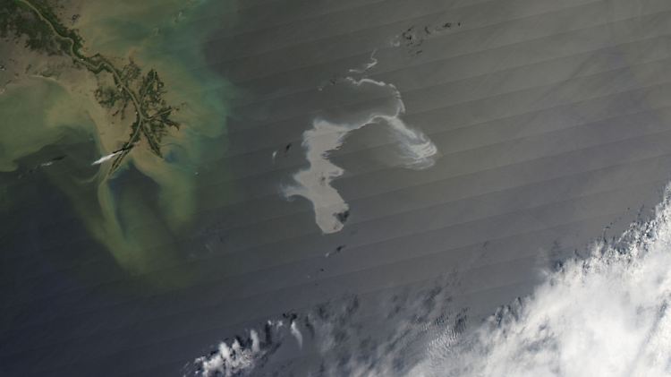 Der Ölteppich aus Satelliten-Sicht.