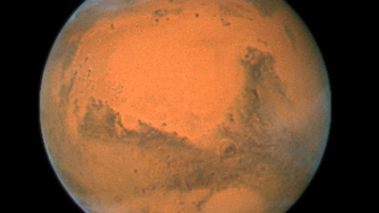 Eindeutig nachgewiesen wurde Wasser auf dem Mars bislang nur als Eis im Boden und als Dampf in der Atmosphäre.