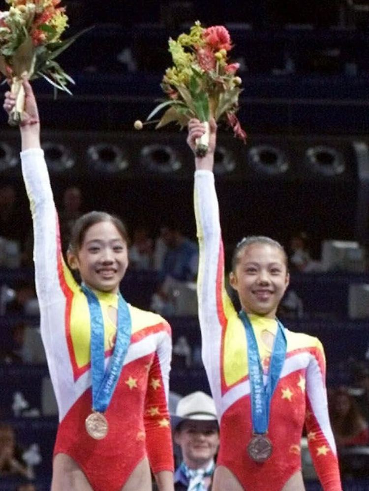 Dong Fangxiao (r.) war bei den Spielen 2000 in Sydney erst 14 Jahre alt und damit zu jung, um teilnehmen zu dürfen.