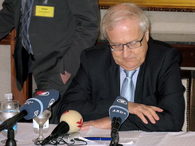 Brüderle bei der Pressekonferenz in Sao Paulo.